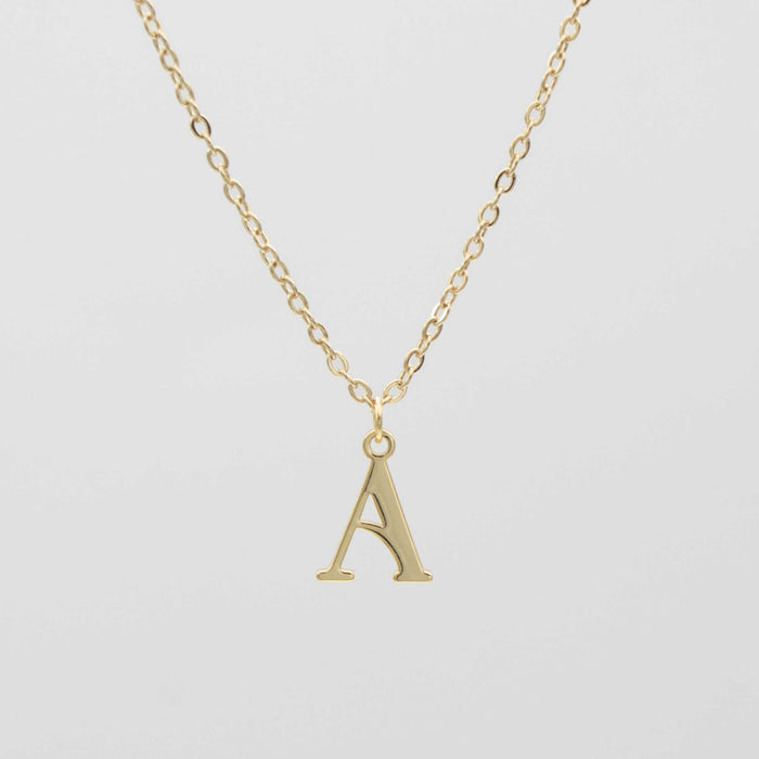 Beautiful 18k gold plated initial necklace featuring a classic chain with the letter "A". Personalise your look effortlessly.