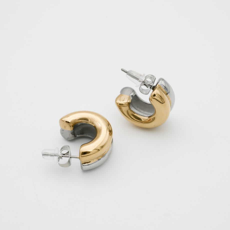 bonnie double banded huggie earring in mixed metal
