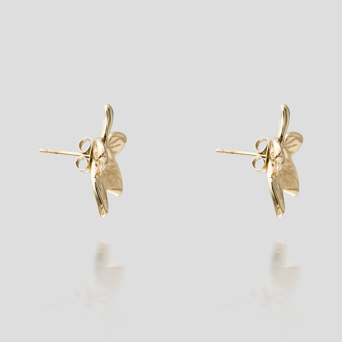 Camilla Flower Earrings feature a stunning design inspired by beautiful lilies, crafted in 18k gold plated stainless steel