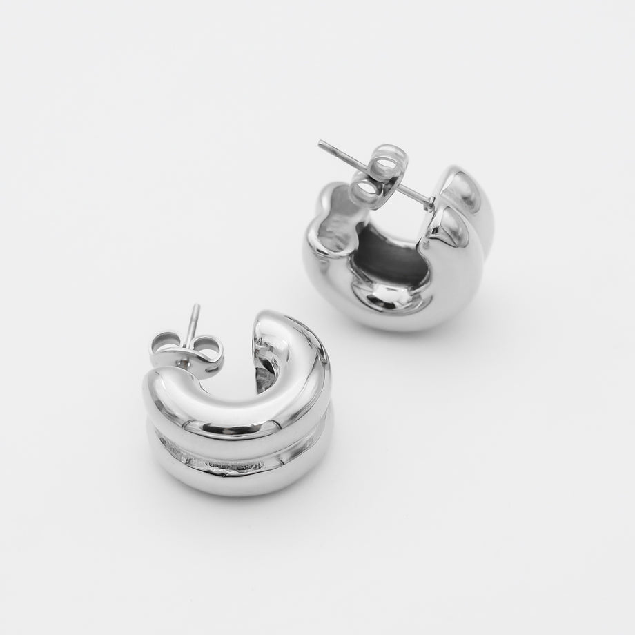 bonnie double banded huggie earring in silver