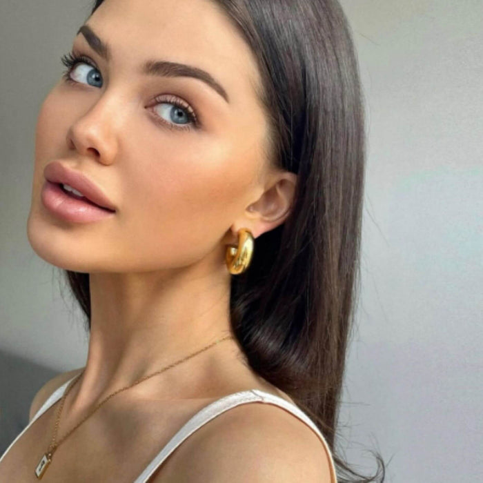 model wearing alani chunky hoop earring in gold from prya