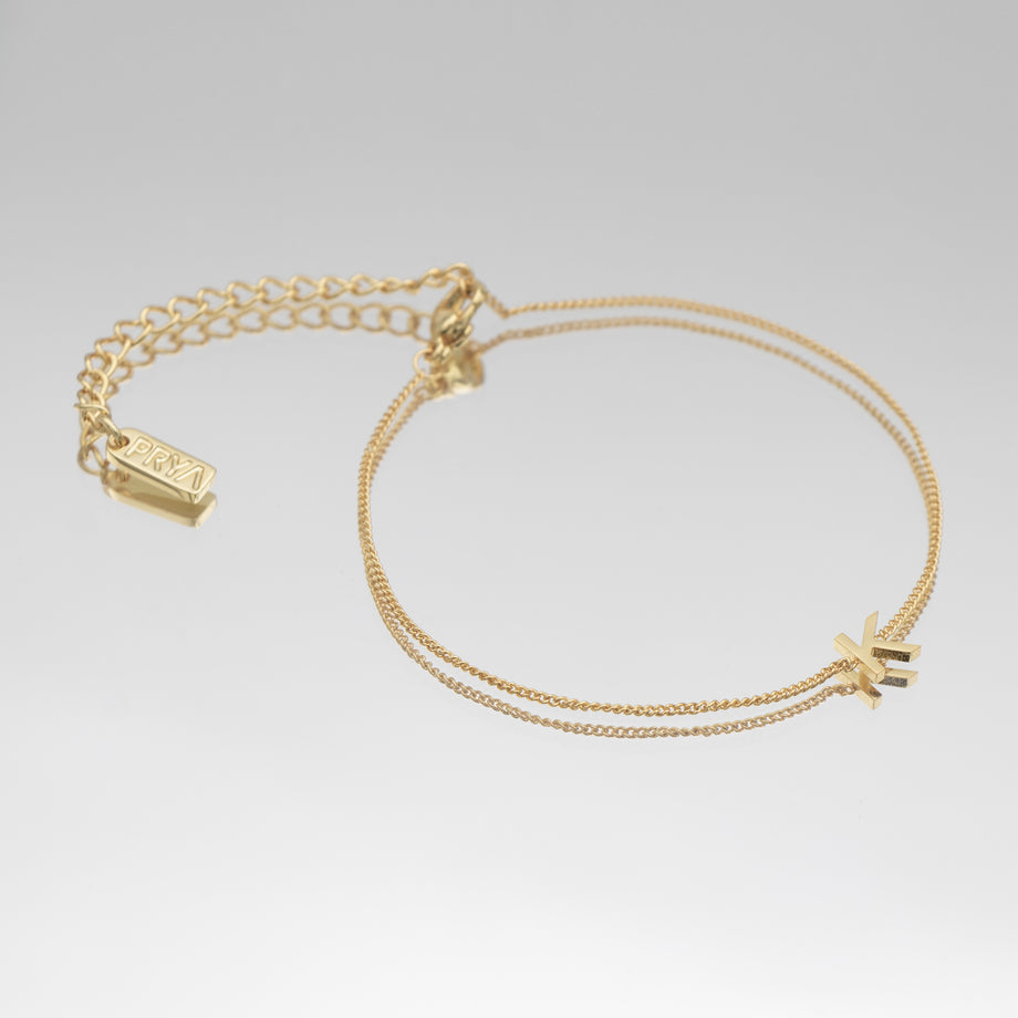 Maia Initial Bracelet in 18k gold, featuring a delicate chain and an elegant initial pendant.