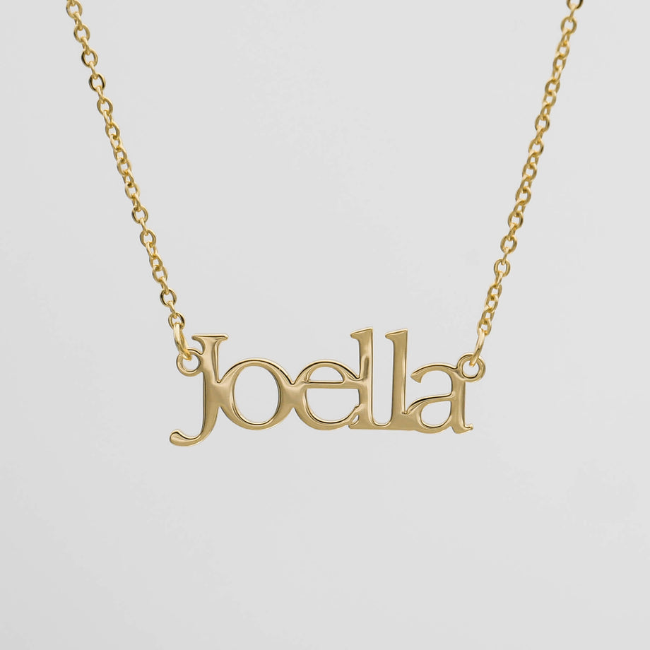 custom name necklace in gold from prya