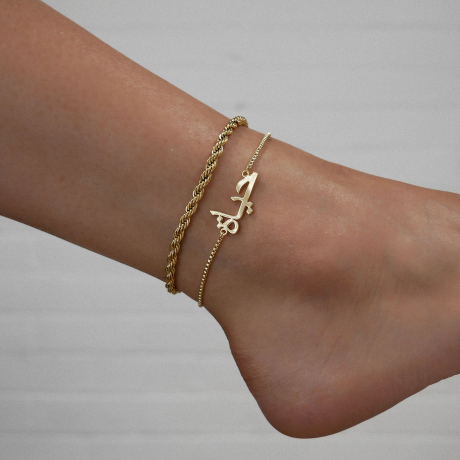 model wearing gold arabic custom name anklet from prya