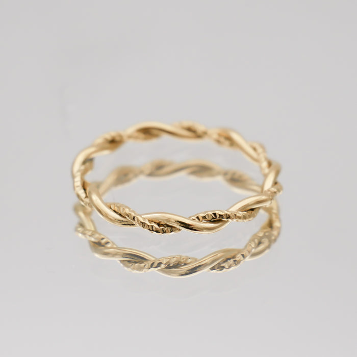 Aicha Twisted Ring in 18K gold plated PRYA