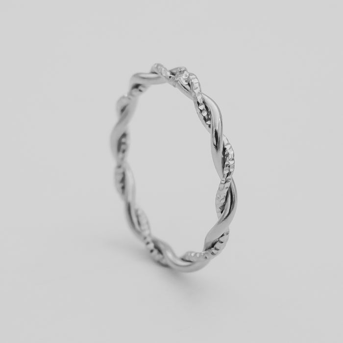 Aicha Twisted Ring in Silver plated PRYA