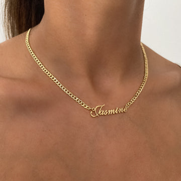 Are nameplate necklaces in style?