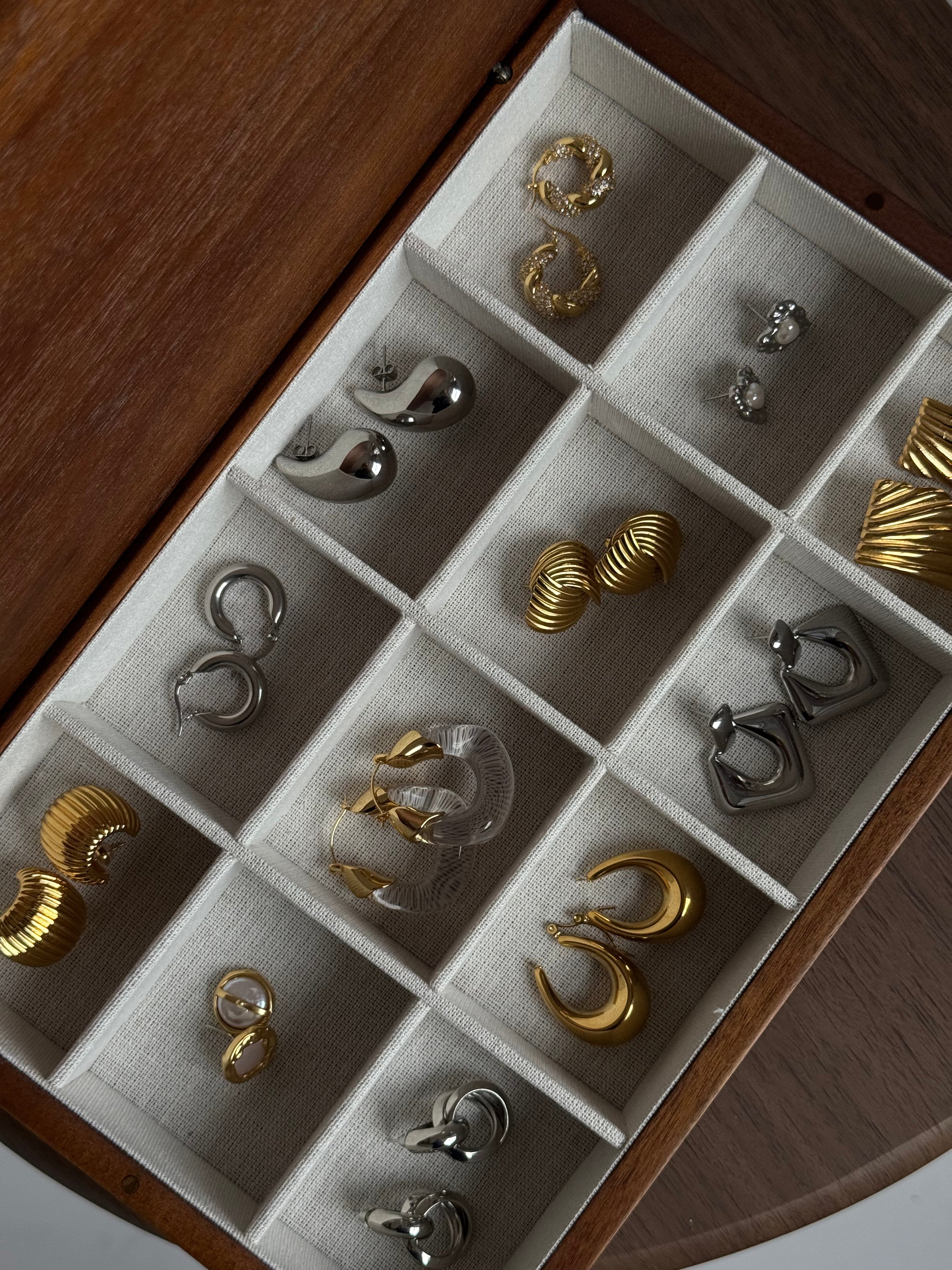 How To Build a Capsule Jewellery Collection