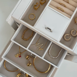 How To Build a Capsule Jewellery Collection