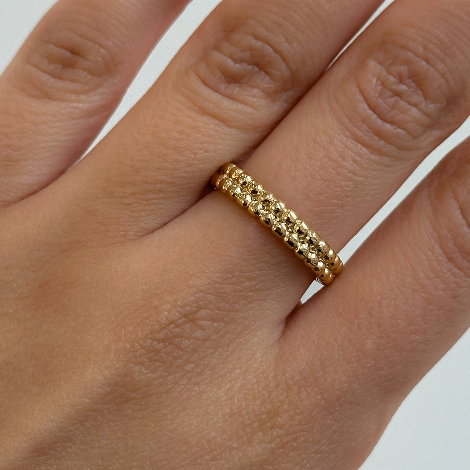 Model wearing Aiza Beaded Band Ring in 18k gold-plated from prya