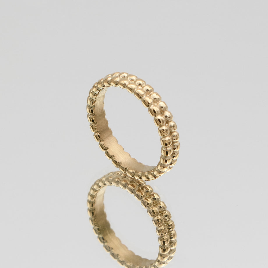 Aiza Beaded Band Ring in 18k gold-plated from prya