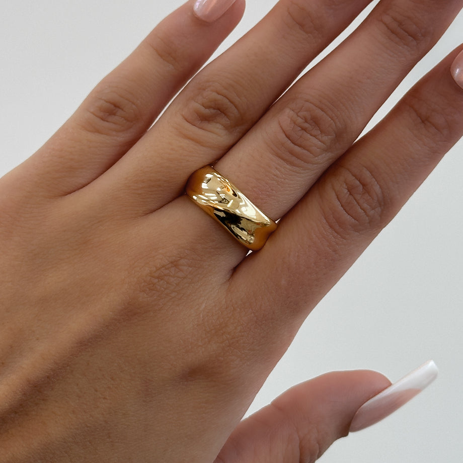 model wearing Amelie Band Ring, featuring smooth lines and polished finish, crafted in 18k Gold plated stainless steel from Prya