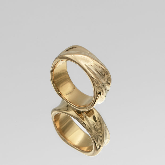 Amelie Band Ring, featuring smooth lines and polished finish, crafted in 18k Gold plated stainless steel from Prya 