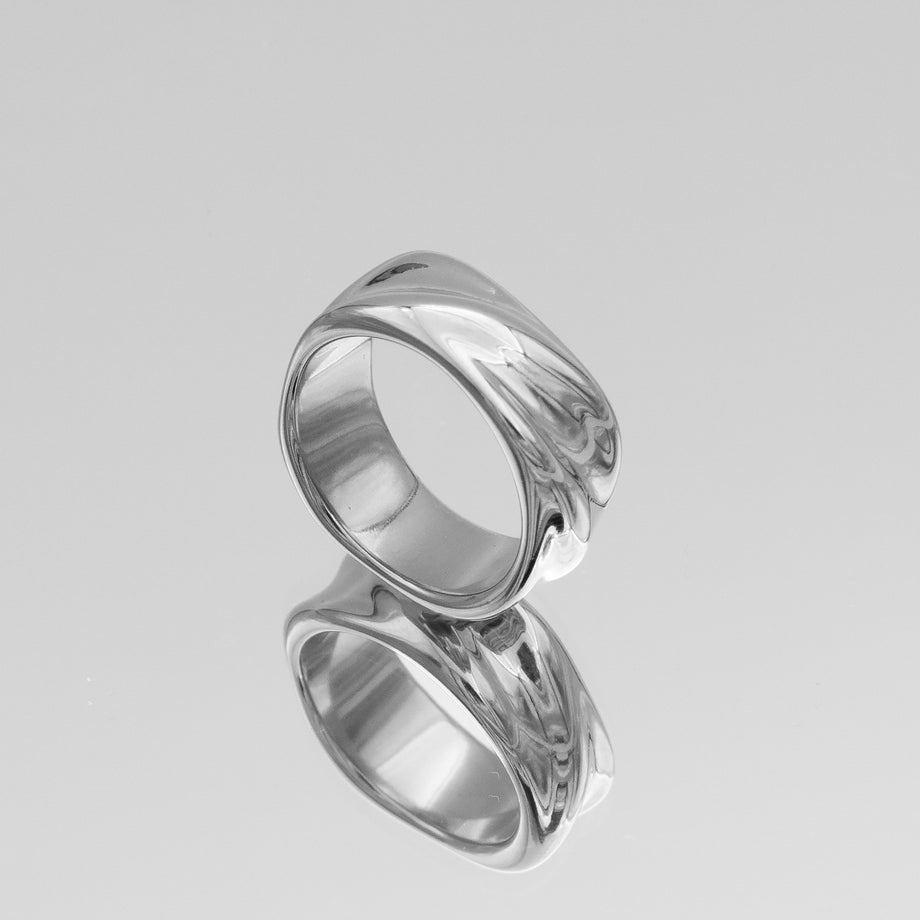 Amelie Band Ring, featuring smooth lines and polished finish, crafted in Silver plated stainless steel from Prya 