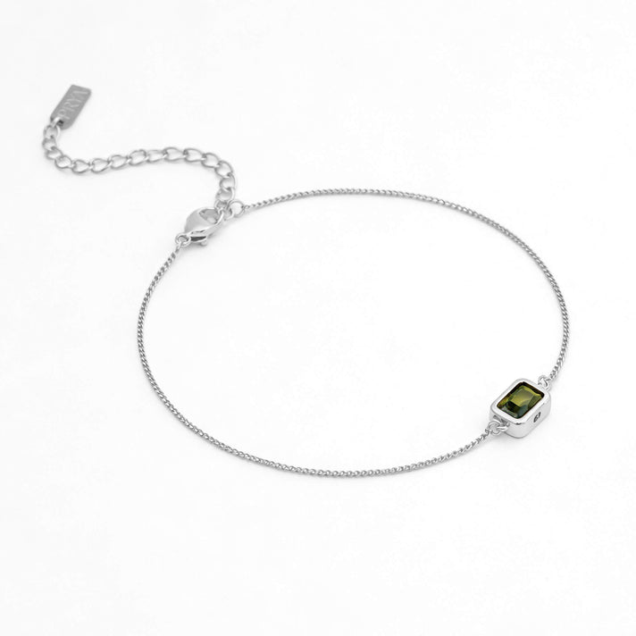 August Emerald cut birthstone bracelet  in silver plating from prya