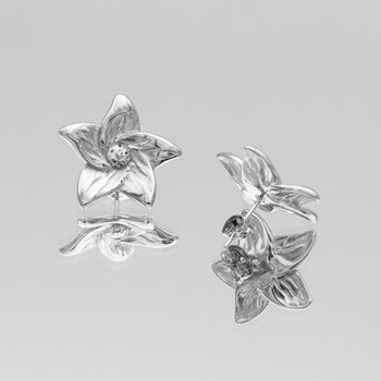 Camilla Flower Earrings feature a stunning design inspired by beautiful lilies, crafted in silver plated stainless steel