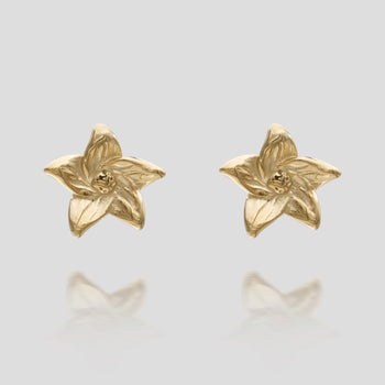 Camilla Flower Earrings feature a stunning design inspired by beautiful lilies, crafted in 18k gold plated stainless steel