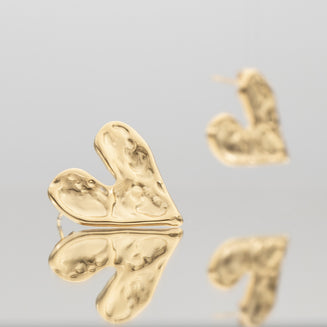 Cari hammered heart earring in 18k gold plated from prya