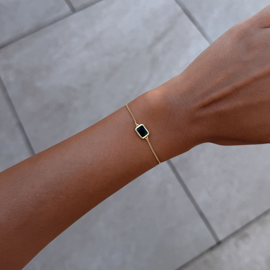 Model wearing the may emerald cut birthstone bracelet  in gold from prya