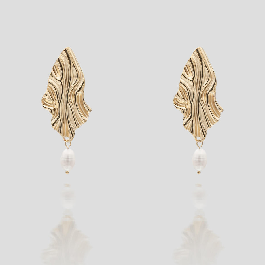 Inaya Pearl Drop Earrings in gold with lustrous pearls from prya