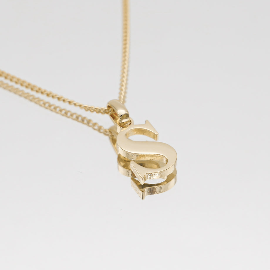 initial necklace in the letter S in Gold from Prya
