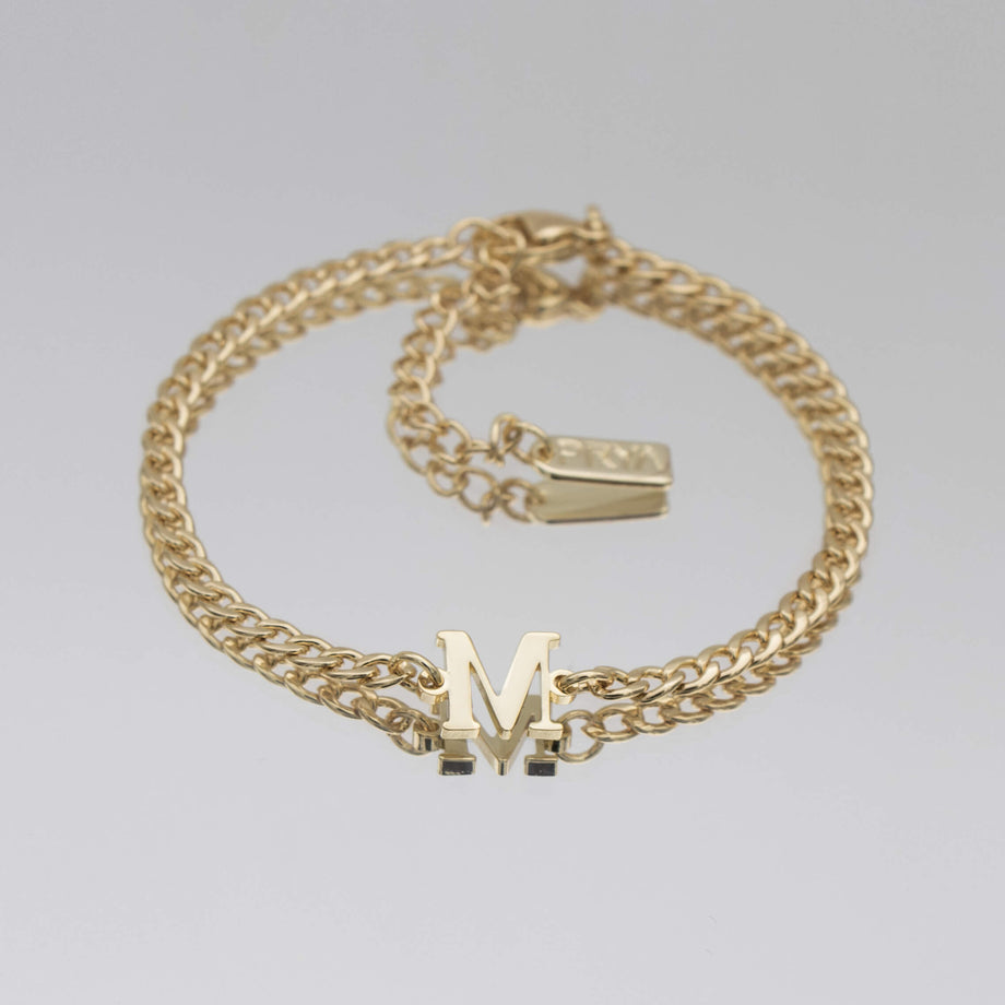 Dubai initial bracelet with cuban chain in 18k gold plating from prya