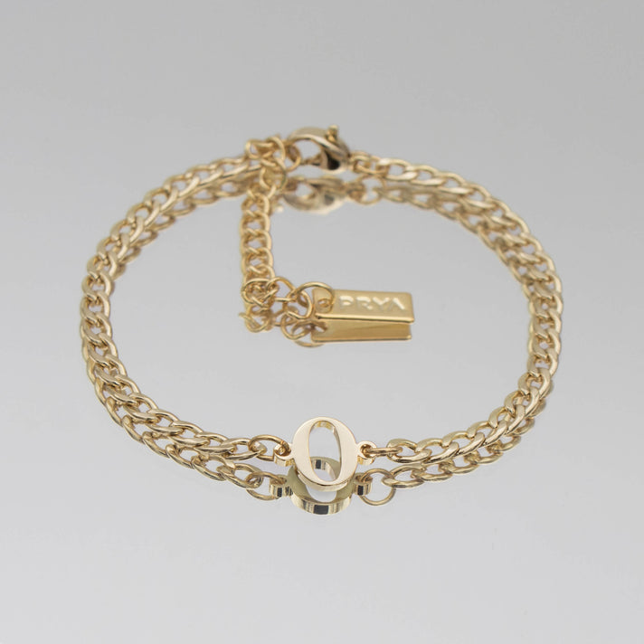 Dubai initial bracelet with cuban chain in 18k gold plating from prya