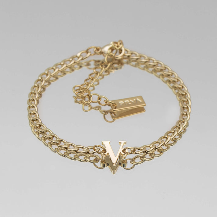 Dubai initial bracelet with cuban chain in 18k gold plating from prya