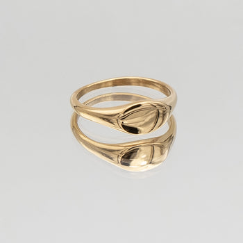 Kiara Ring iconic Gold plated Signet ring with an oval shape from Prya