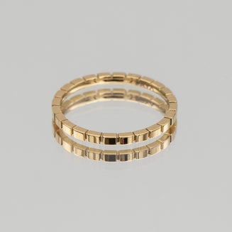 delicate 18k gold plated ring with a string of square-shaped gold elements from prya