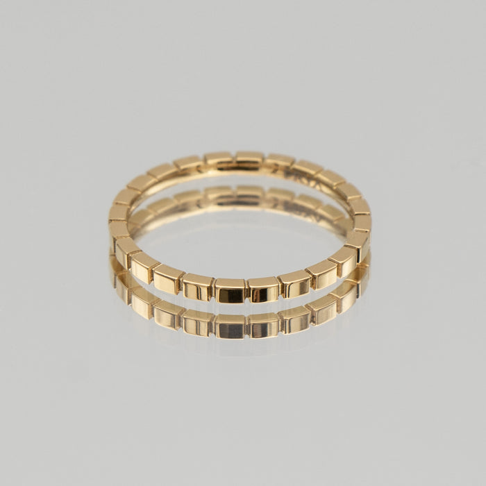 delicate 18k gold plated ring with a string of square-shaped gold elements from prya