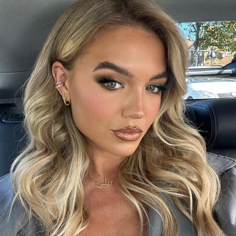 molly smith wearing personalised arabic name necklace 