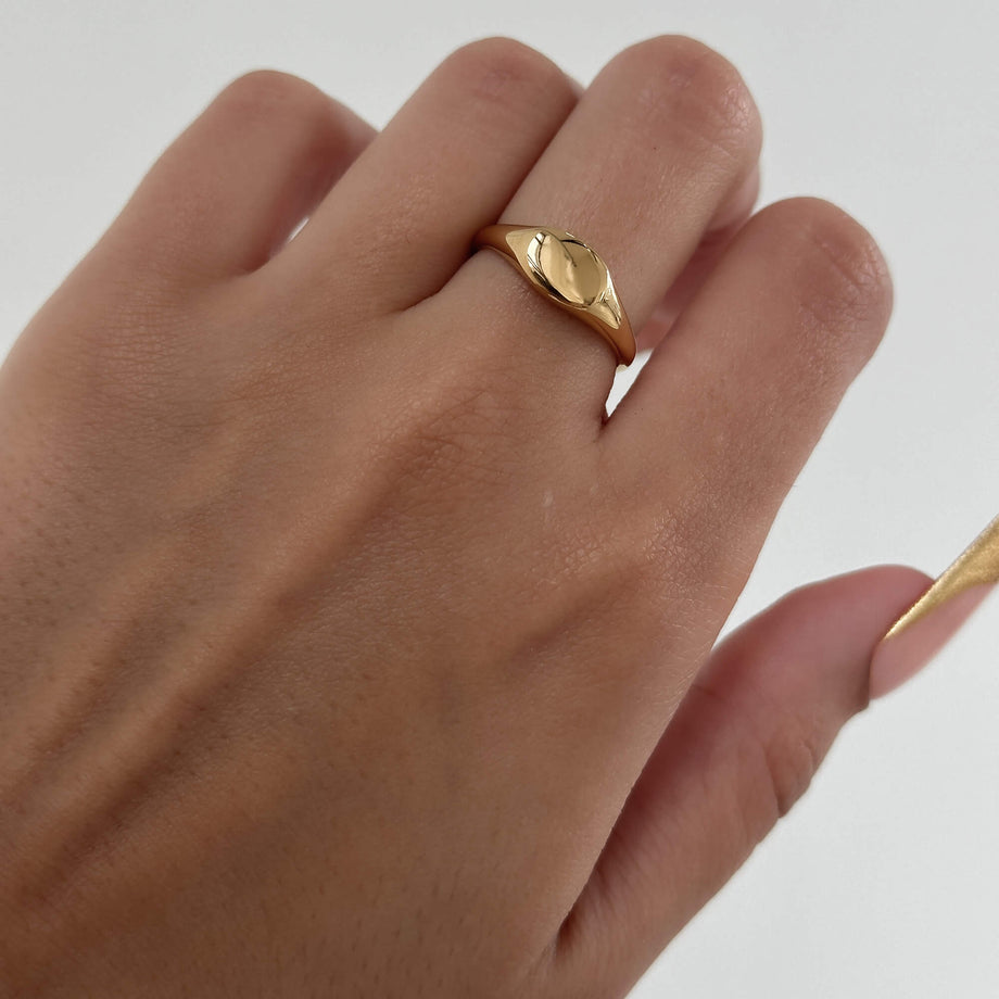 model wearing Kiara Ring iconic Gold plated Signet ring with an oval shape from Prya