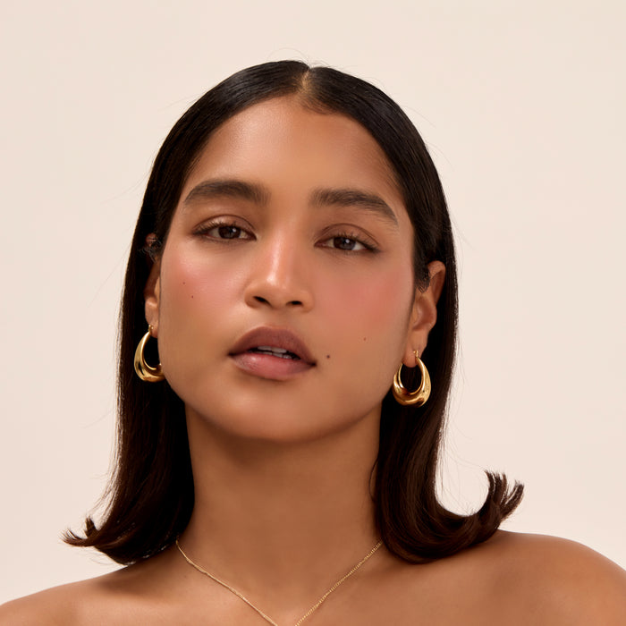 model wearing alyssa chunky gold hoop earrings from prya