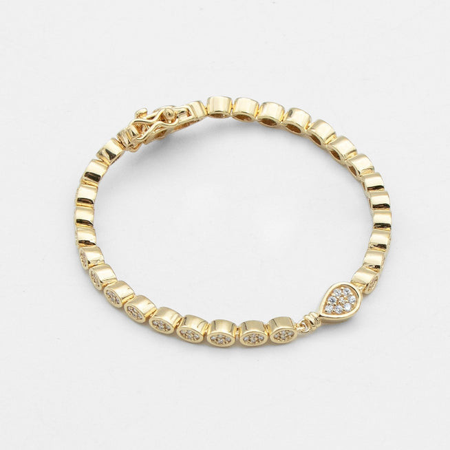 Padel Bracelet in gold wear pear shape stones