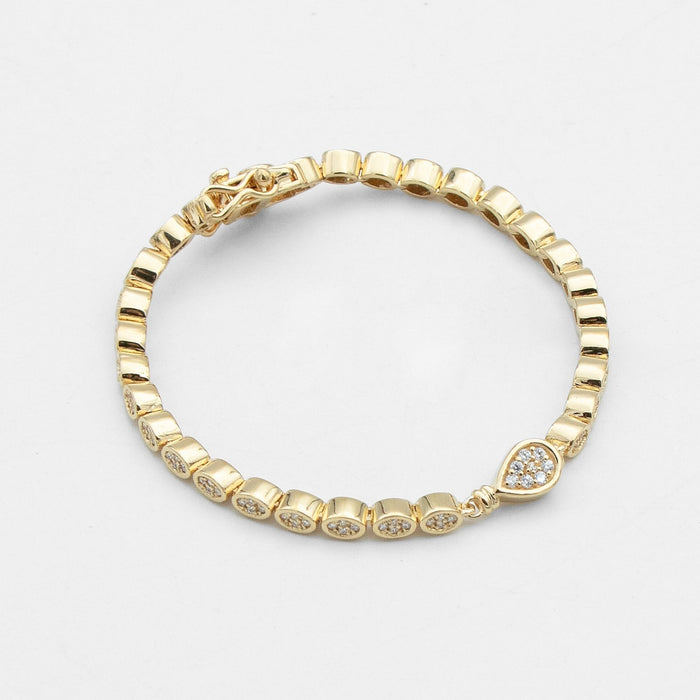 Padel Bracelet in gold wear pear shape stones