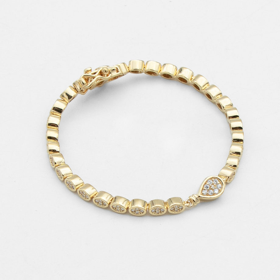 Padel Bracelet in gold wear pear shape stones