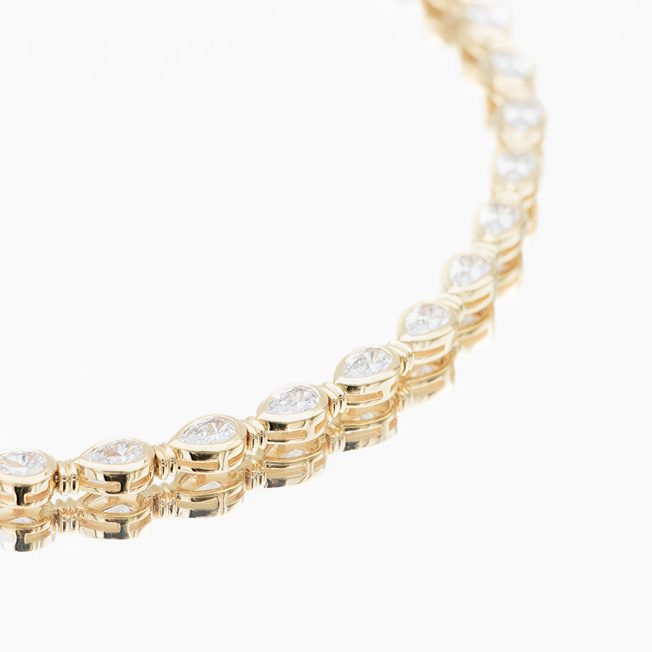 padel bracelet in 18k gold vermeil with Oval stones and pavé padel racket charm.