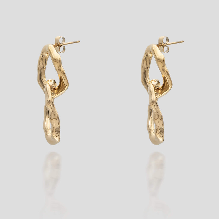 Ria Drop Earrings feature a stunning double-link design, expertly crafted in 18k gold-plated stainless steel from prya