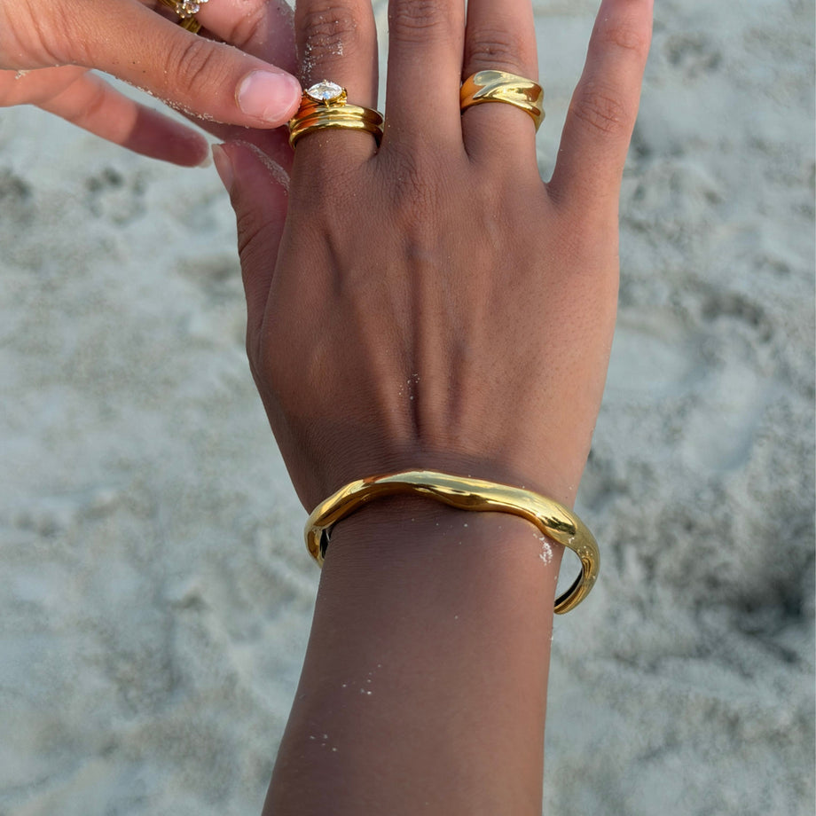 Thea Wave Bangle
