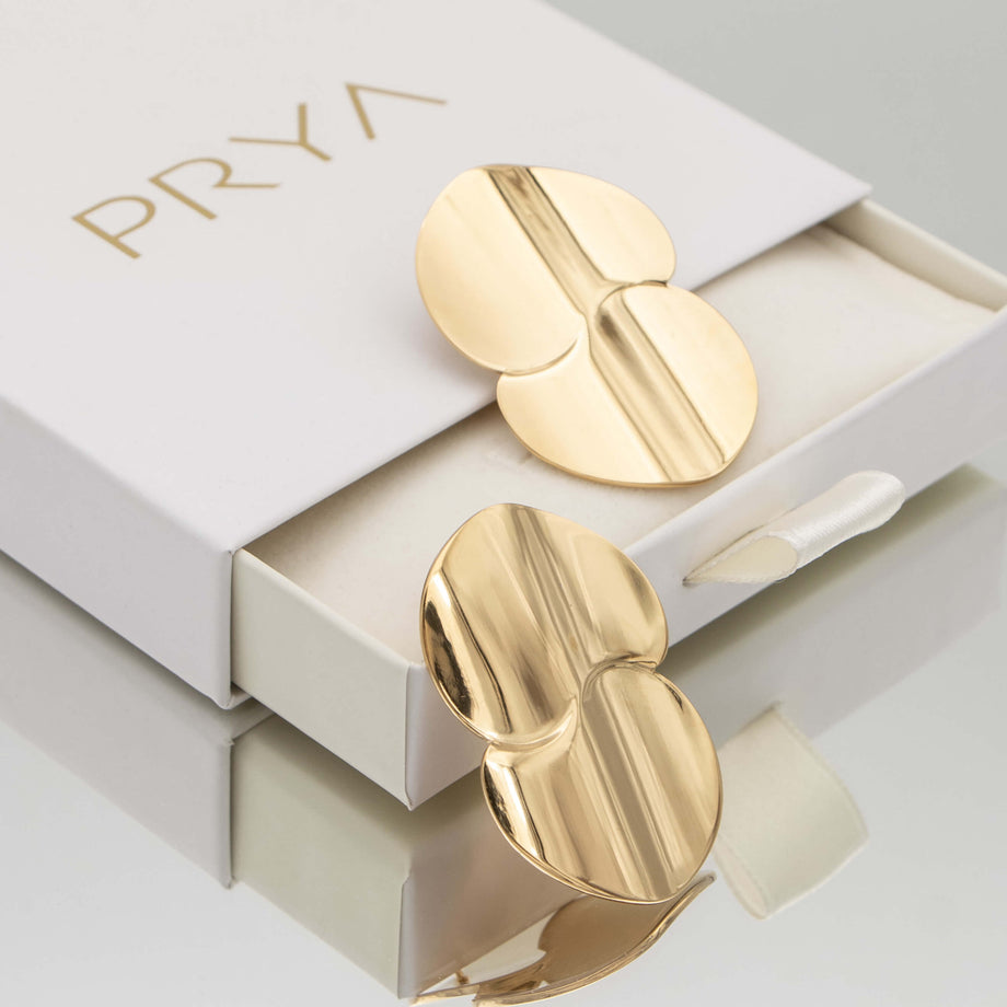 snoh chunky drop earrings in 18k gold plated on gift box from prya