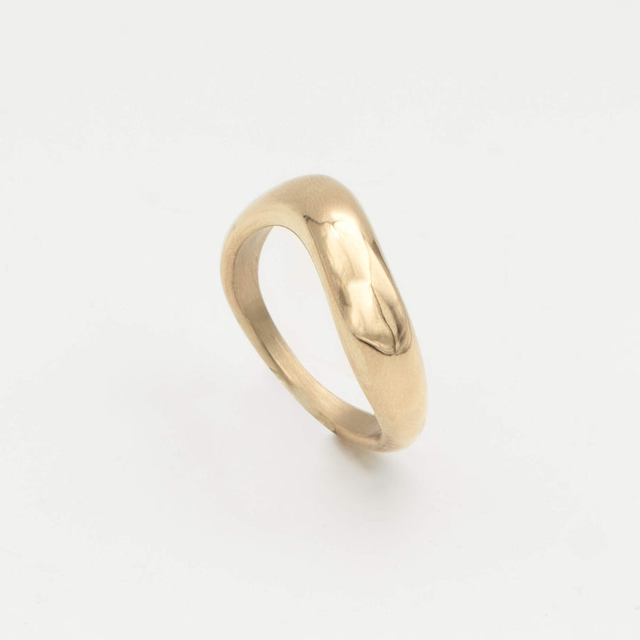 Solene Slim Wave Ring