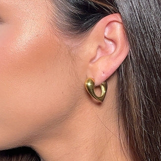 model wearing Tara half hoop earrings in 18k gold plated from prya