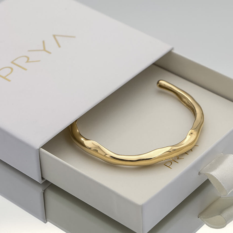 Gift box with Thea Bangle, a minimalist textured 18k gold plated bracelet with a subtle wavy design from PRYA