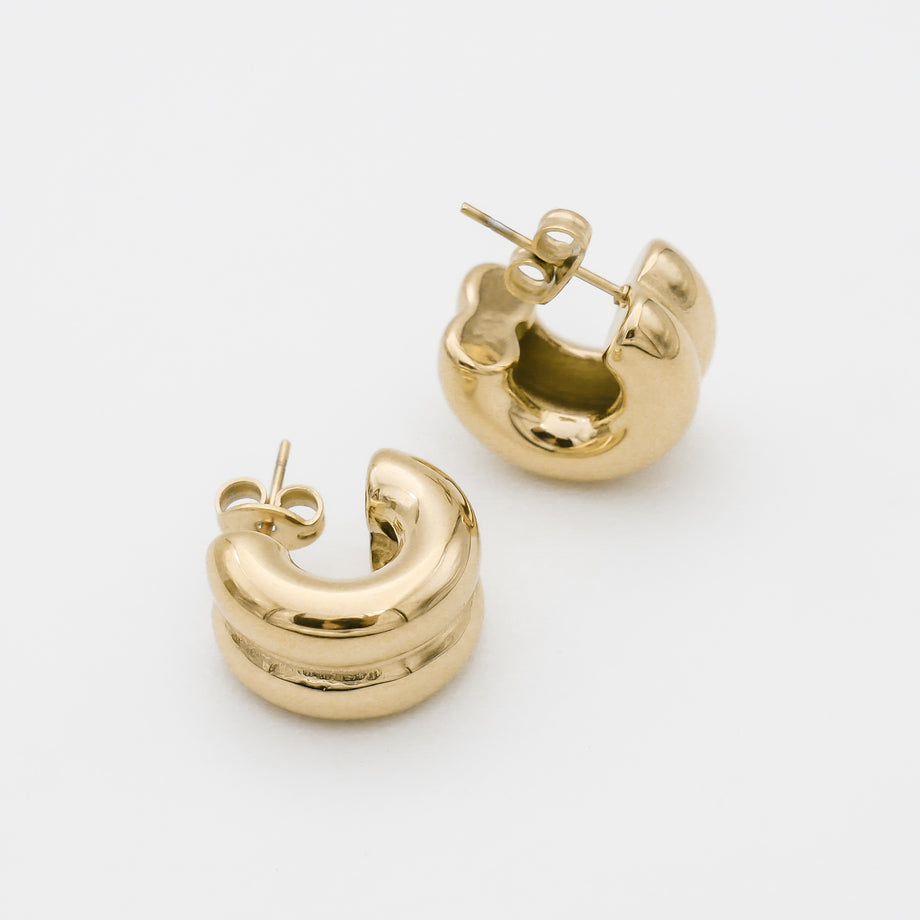 bonnie double banded huggie earring in gold