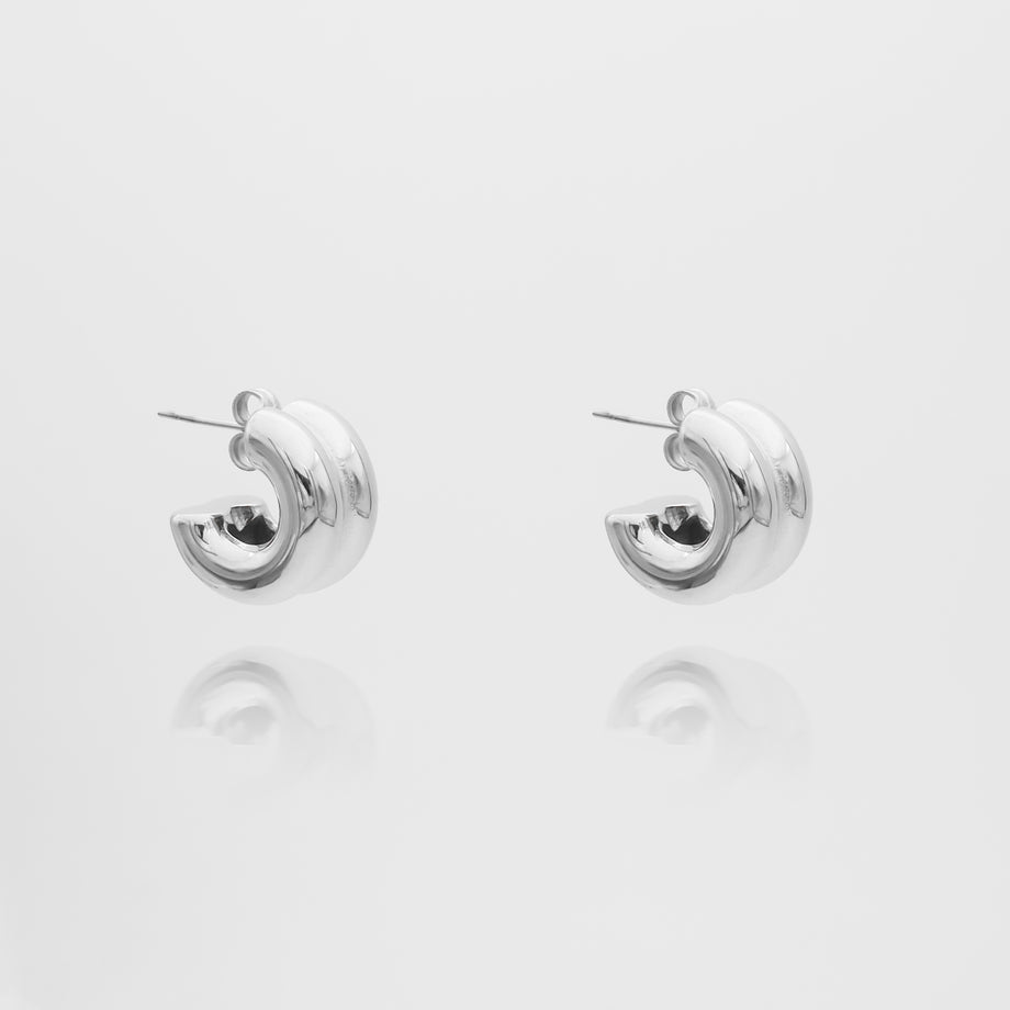 bonnie double banded huggie earring in silver