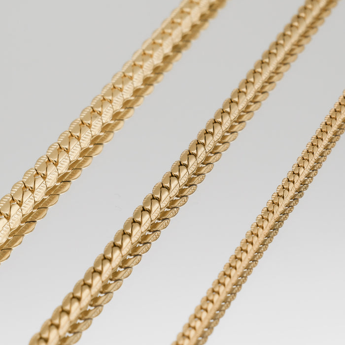 Zuri Hammered Curb Chain