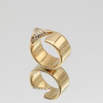 Zuri Cut-Out asymmetrical Band Ring, enhanced with shimmering CZ, crafted from 18k gold plated stainless steel from prya