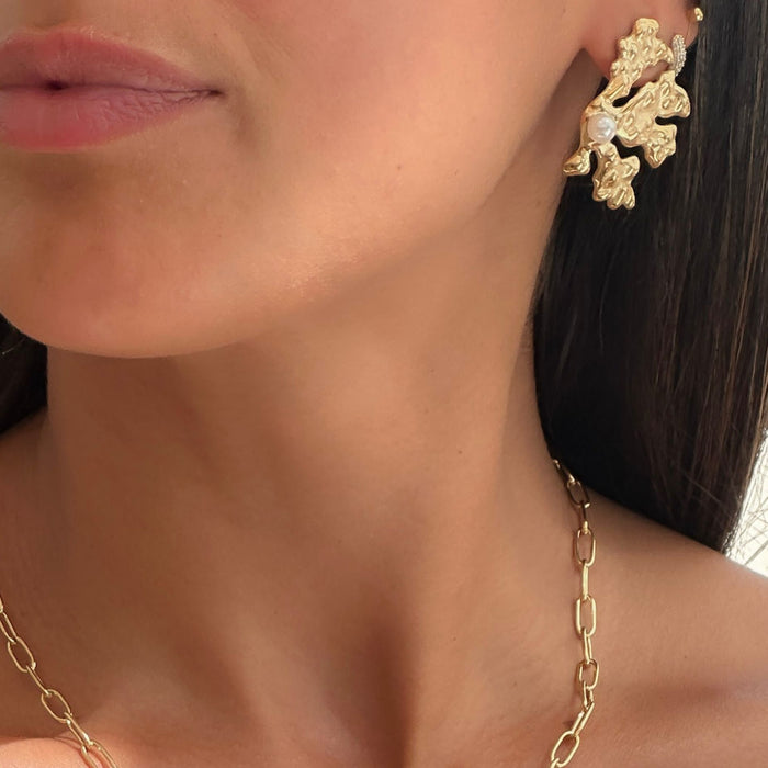 model wearing coral pearl  gold earring from prya