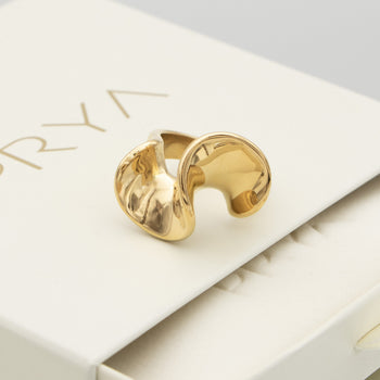 18K plated gold abstract ring from prya on a gift box